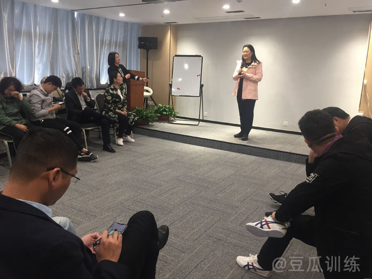 上台紧张怎样克服紧张的心理呢,演讲紧张怎么办如何克服演讲紧张