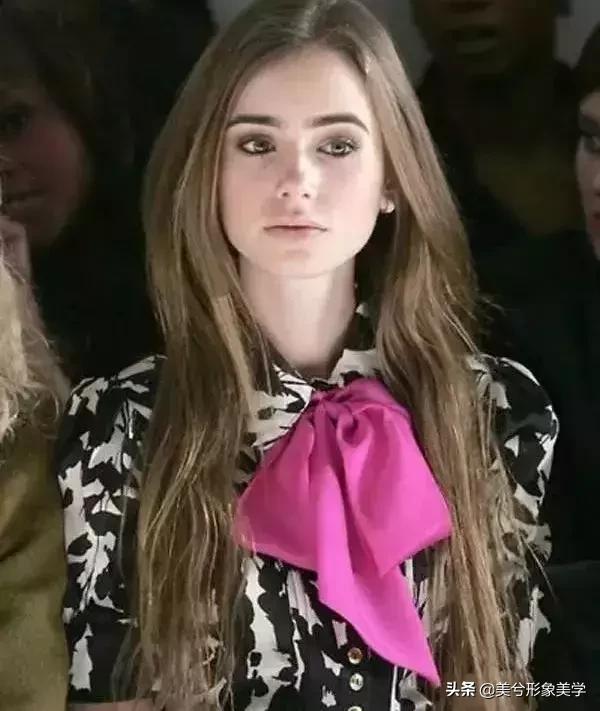 旧衣服怎么系丝巾好看,长条丝巾系法变衣服内搭