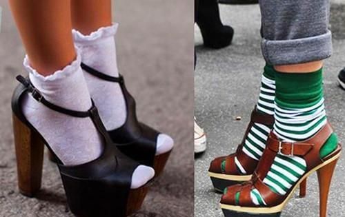 夏天穿凉鞋遮住的地方是黑的,夏天穿凉鞋奇怪吗