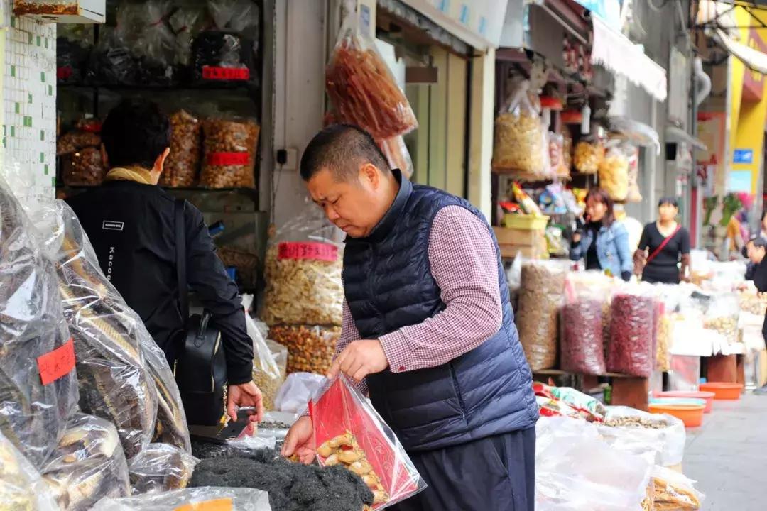 小年来啦，你家年货备齐了吗？小番走进番禺各大市场，收获满满的幸福……