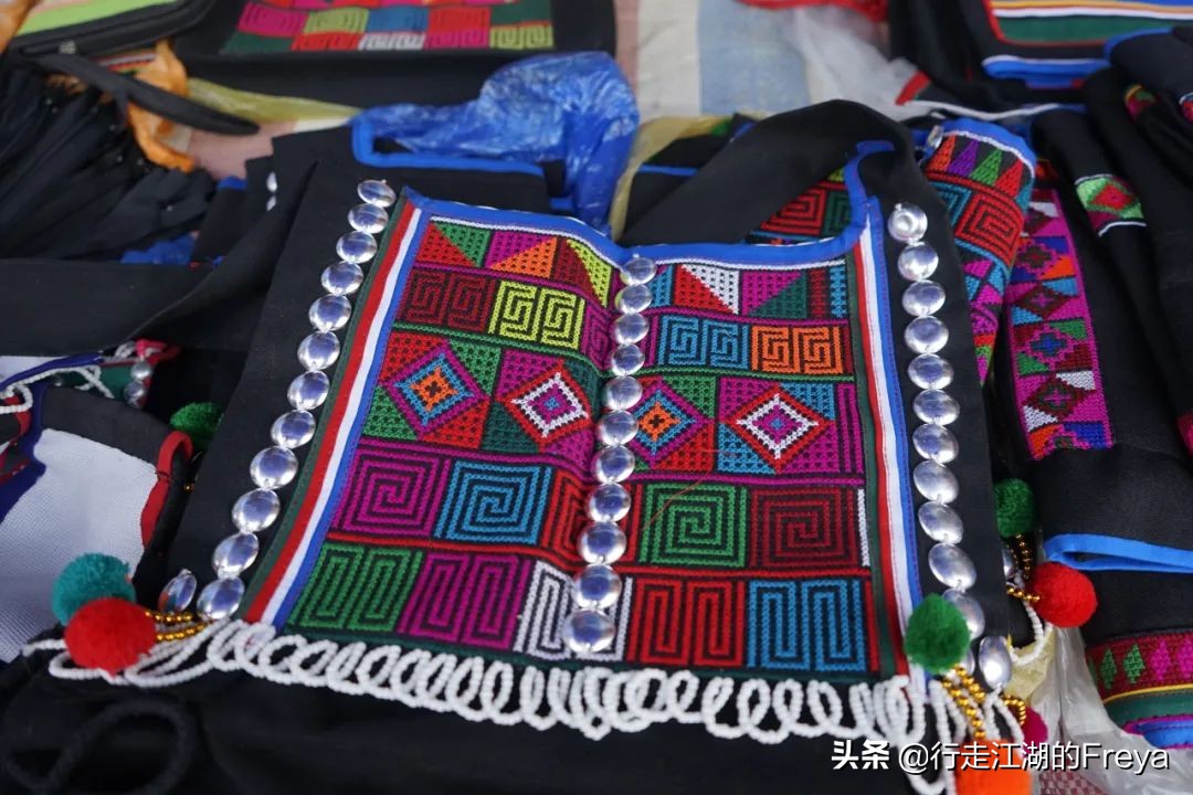 西双版纳傣族村寨赶集,西双版纳星期五赶集