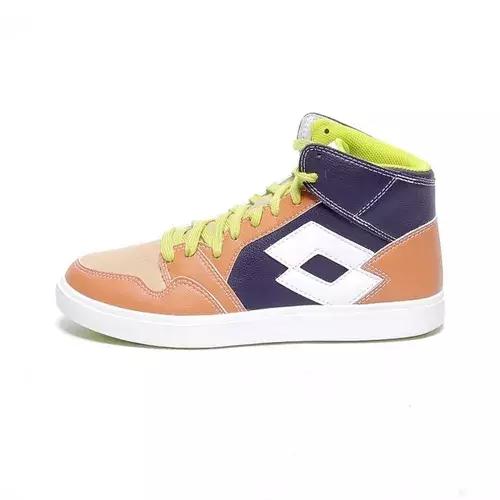 世界上第一双没有鞋带的足球鞋,世界上踢得最远的足球鞋