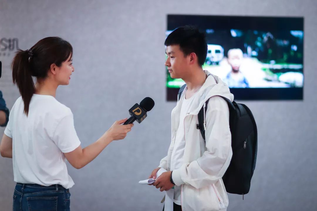 在POS机里藏进的那些诗歌与爱，终有一天要盛开