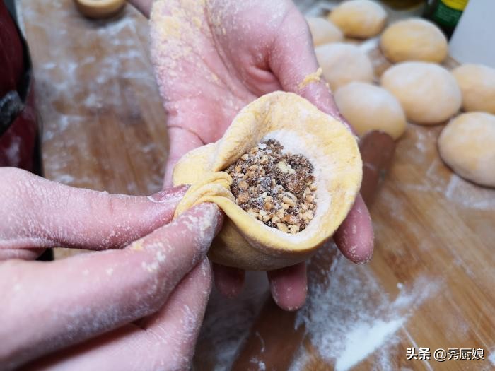 玉米面元宝馒头的简单做法,元宝馒头怎么做蒸出来才好看