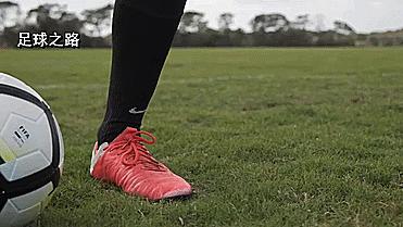 传中技巧教学,45度下底传中教学