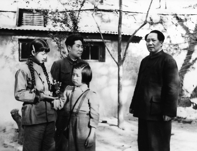 毛*东泽**亲家张文秋，两丈夫相继牺牲，狱中抚养3*女幼**，享年99岁