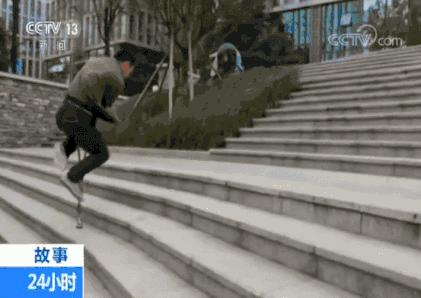 90后搬运工,黎鸣90后独腿搬运工现状