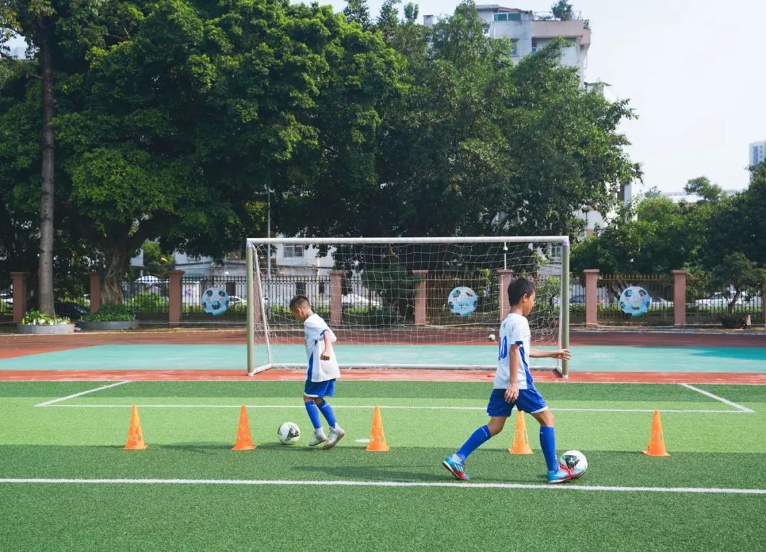 中考足球定位踢准技巧,足球中考满分视频技巧