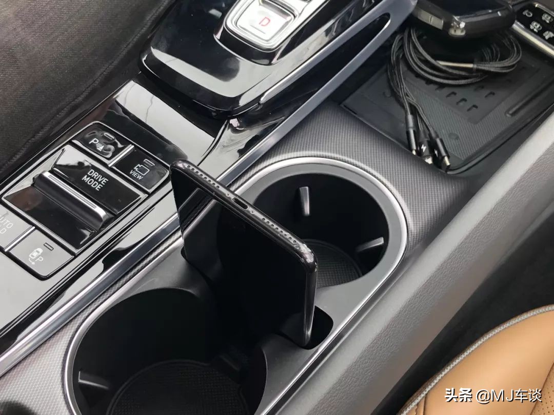 现代索纳塔韩国版第一视角试驾,现代索纳塔2.0t试驾视频