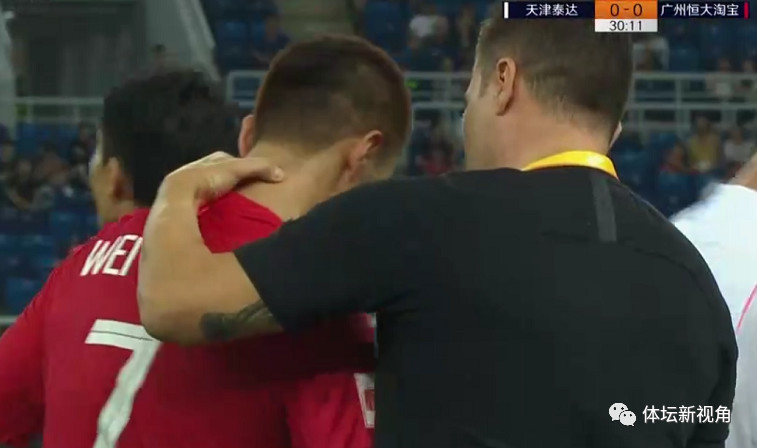 中超裁判误判频出国安,中超裁判判点球霸气瞬间