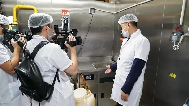 连上三年央视黑榜，一号难求！四川最没底线网红店，为何越骂越火