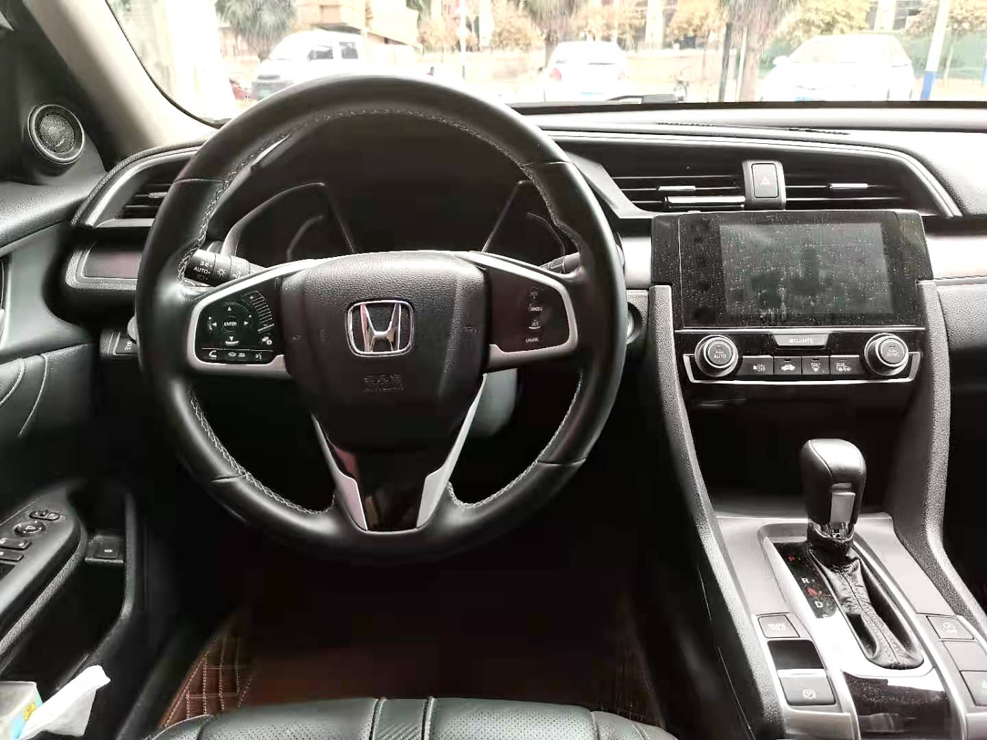 思域十代两厢与三厢的区别,十代两厢思域好还是三厢好