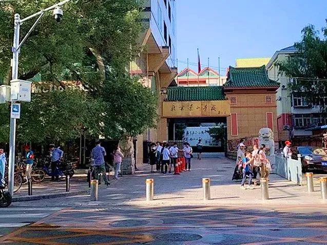 缓解校门口堵塞现象的建议,学校门口堵塞疏导方案