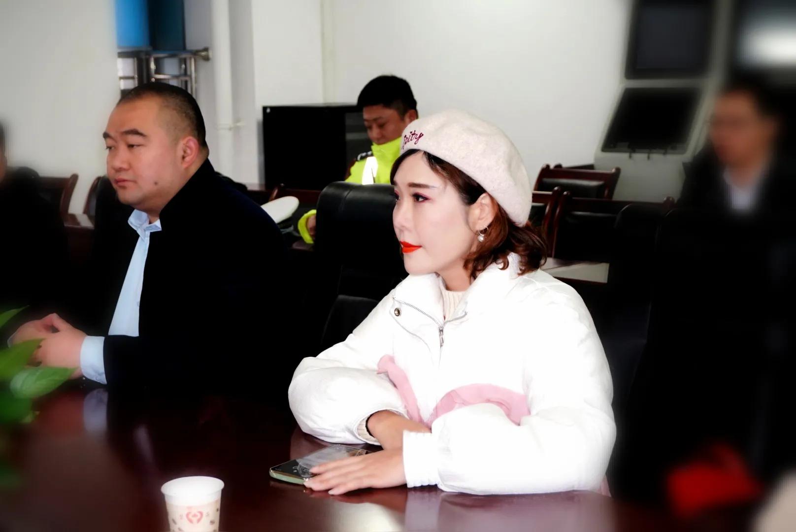 爱心企业送清凉慰问交警暖人心,爱心企业送温暖慰问一线交警