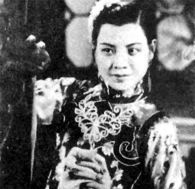 英达的姑奶奶,英茵是英达的姑奶奶