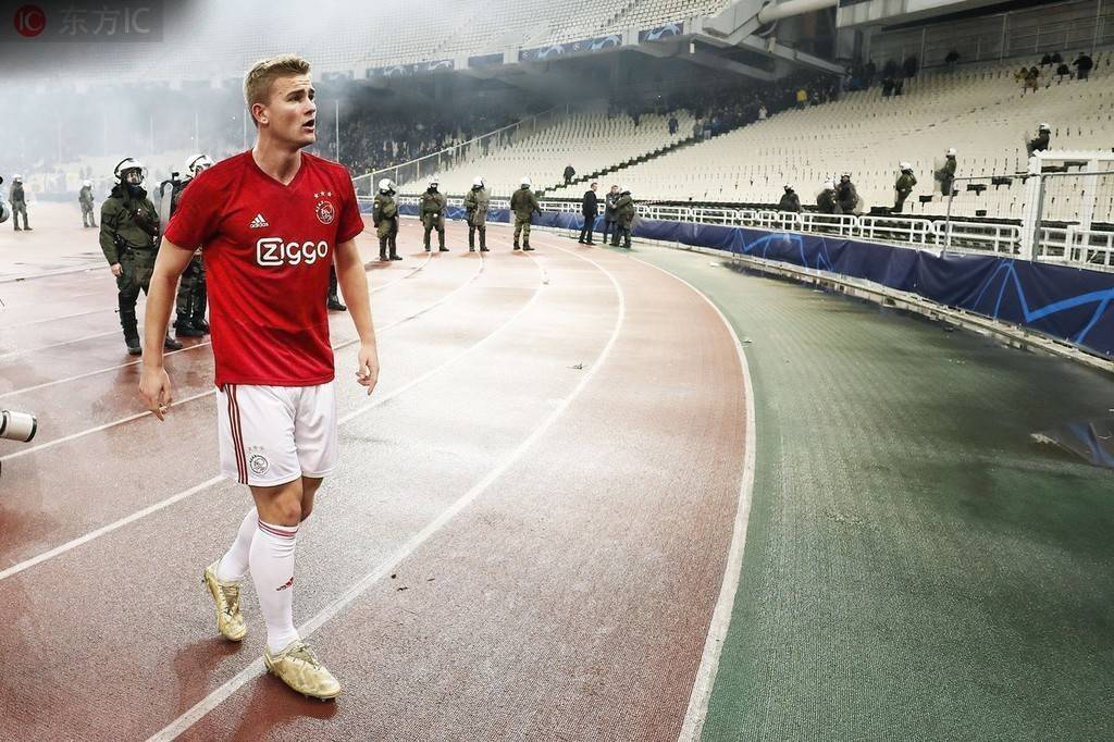 阿贾克斯门将德里赫特和德容,阿贾克斯10号德容