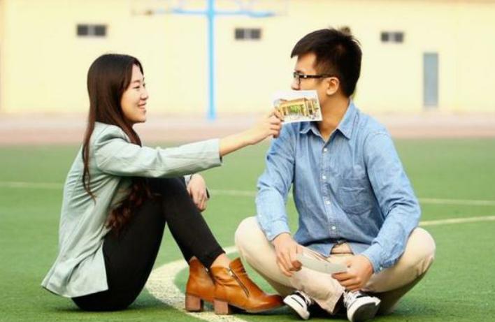 小学家长请了大学生家教！结果小学的题目他做不出？网友：太正常