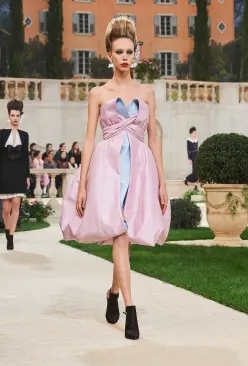 chanel香奈儿1995年时装秀,chanel香奈儿2015高级时装秀