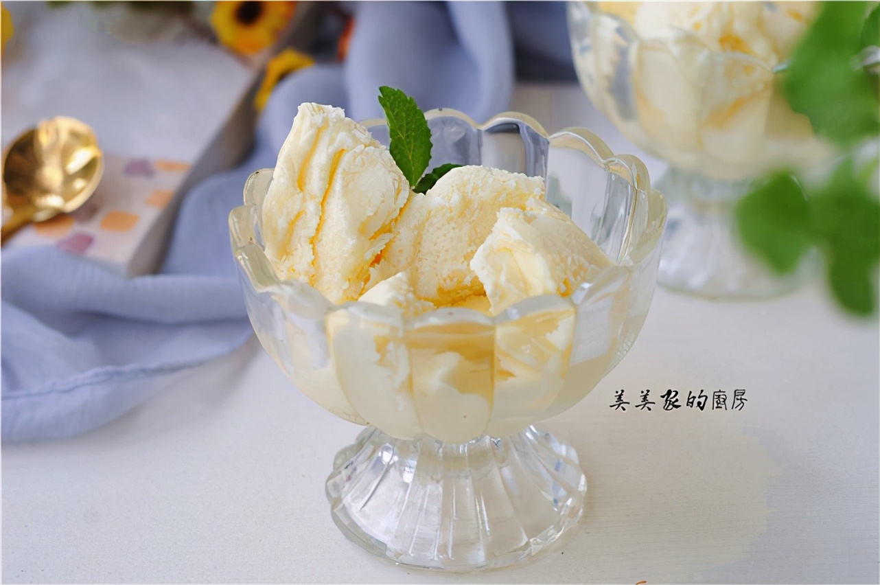 怎么用牛奶做冰淇淋不用冰激凌粉,简单家庭自制冰淇淋加酸奶