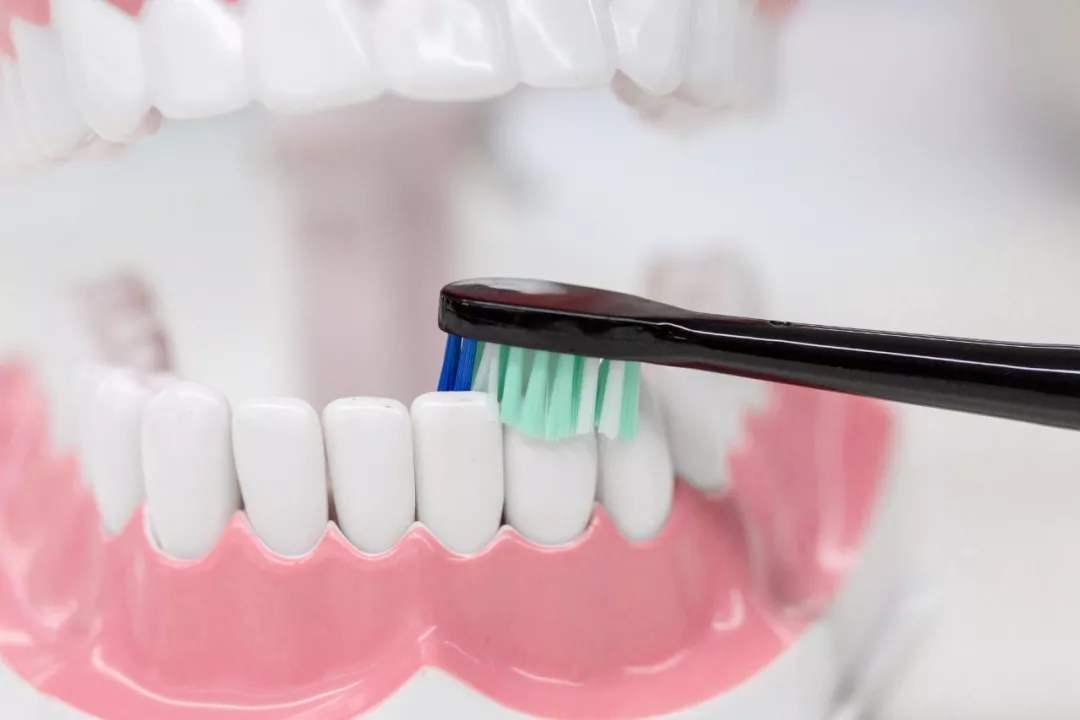 如何挑选适合自己的电动牙刷,如何挑选正确的电动牙刷