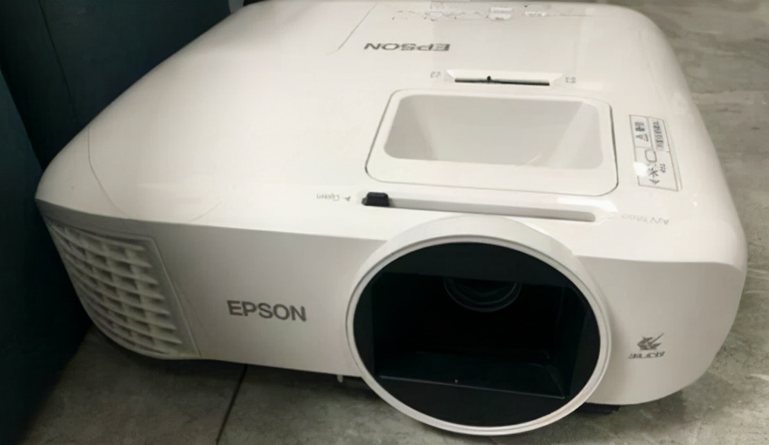 目前哪个牌子的投影仪最好用,什么牌子的投影仪最清晰最好用