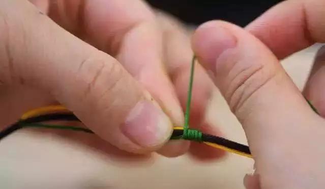 手编绳吊坠怎么打结,四股手编绳打结收尾