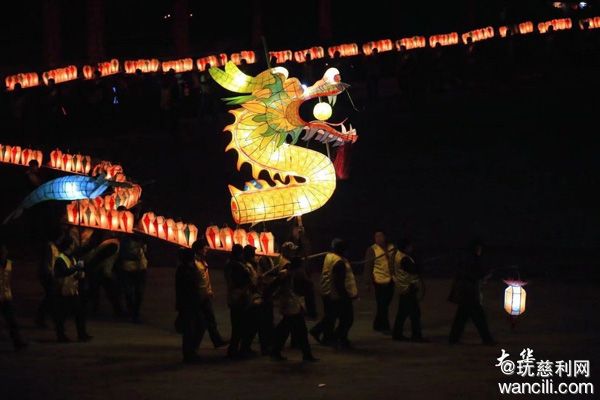 慈利龙潭河龙灯,慈利400米板板龙灯有多震撼