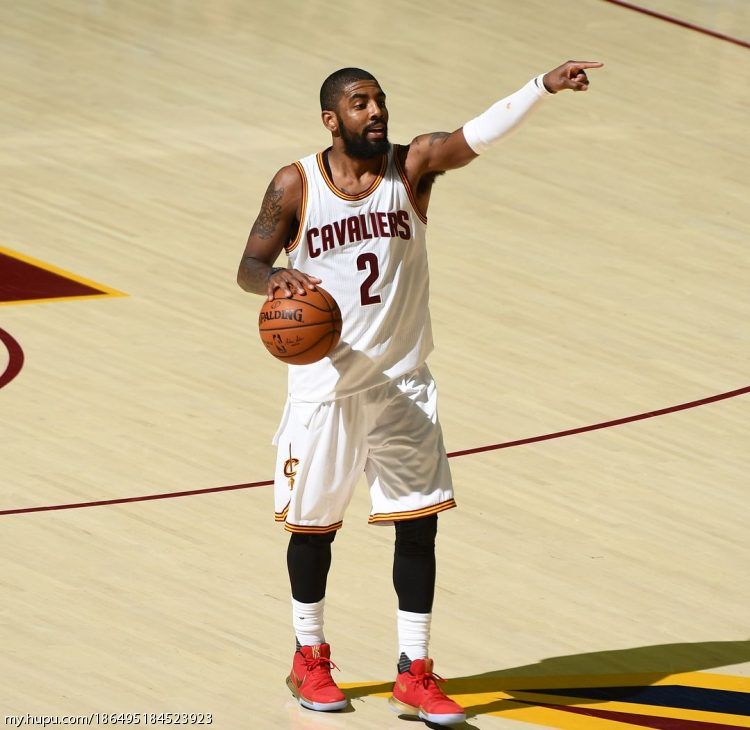 30分钟安排一次运球训练,几个简单的运球动作