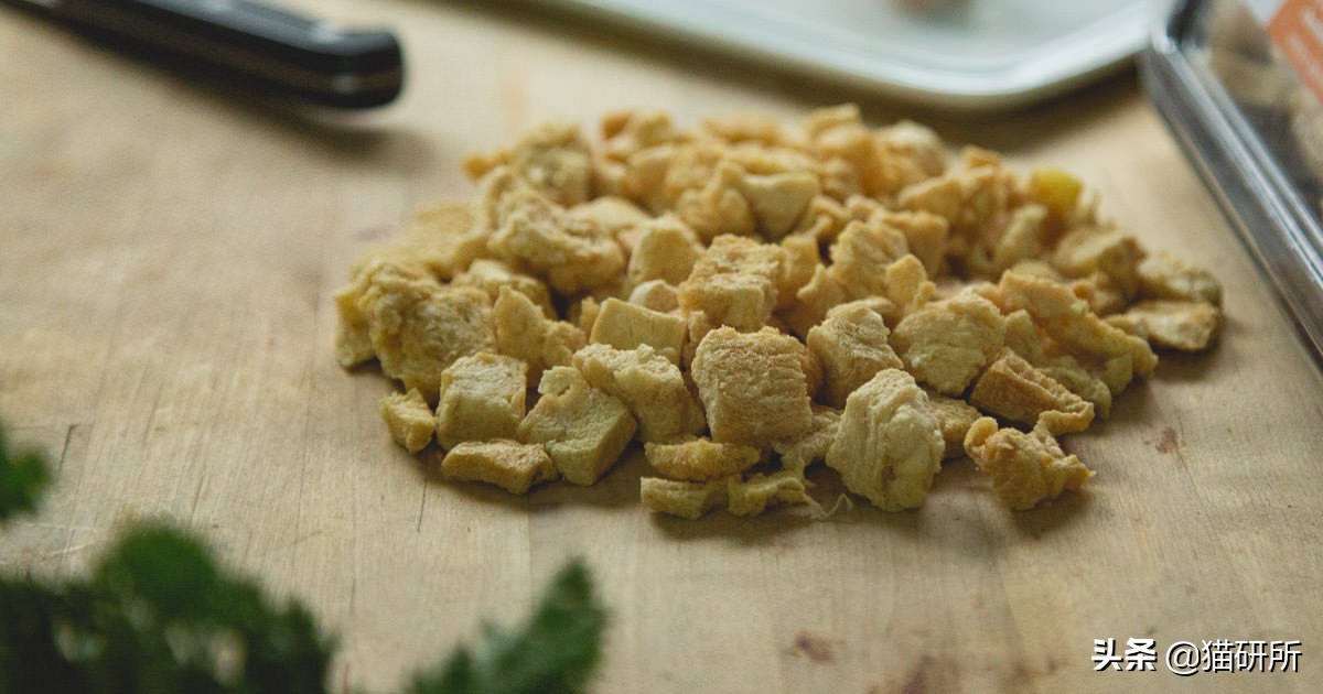 9.9包邮~200元+的猫咪冻干，究竟有什么区别？