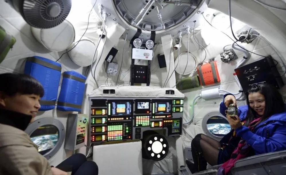 涓存矀铔熼緳鑸┖涓婚鍏洯,涓存矀鑸┖涓婚鍏洯