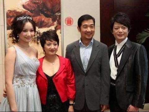 达芙妮40年轮回，充满家族内斗、明星豪门、资本掠食等，一场大戏