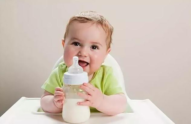 纯奶好还是配方奶粉好,婴儿配方奶粉是脱脂的吗