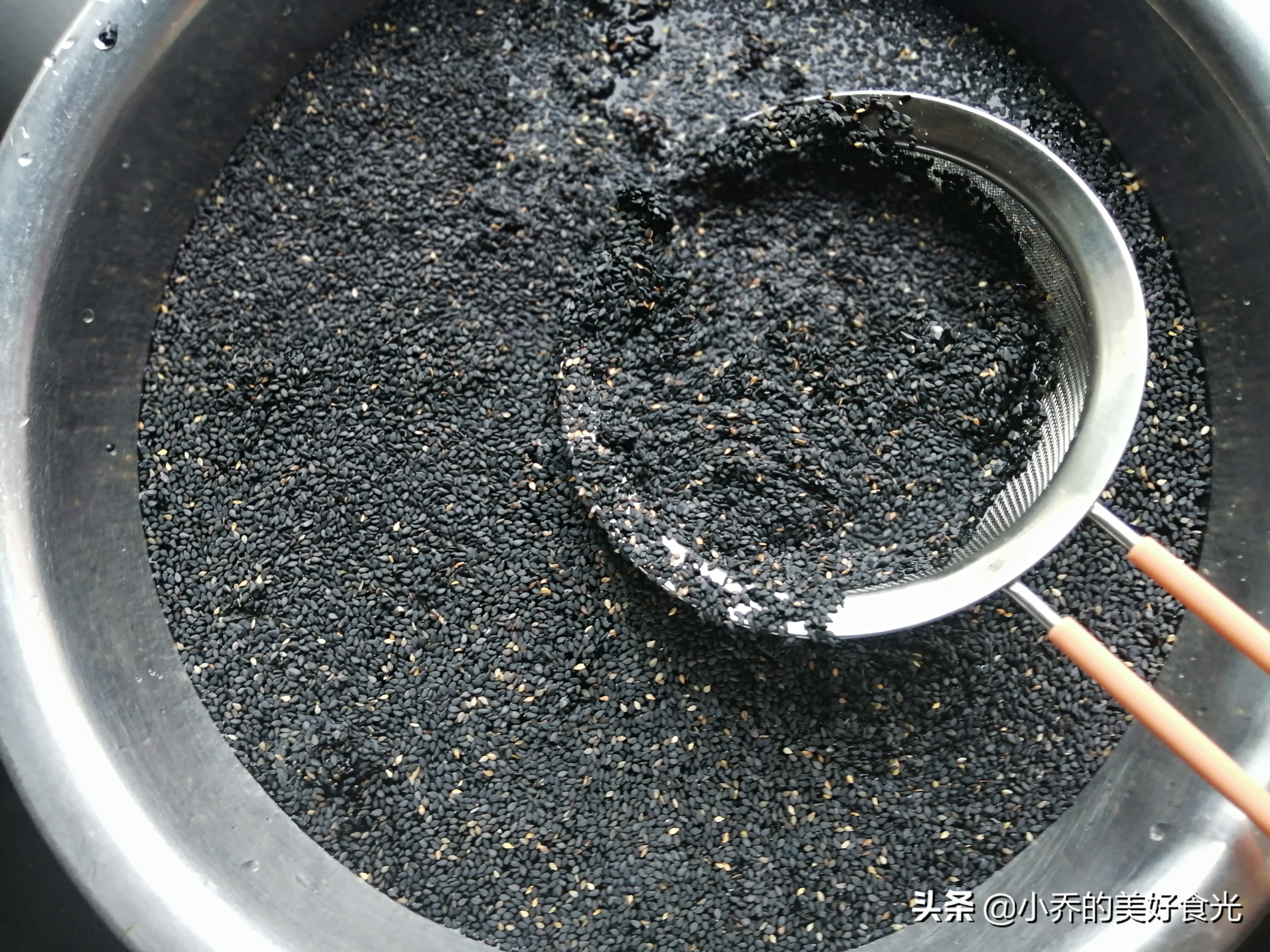 洗芝麻的方法去杂质,芝麻里的泥沙怎么洗才干净