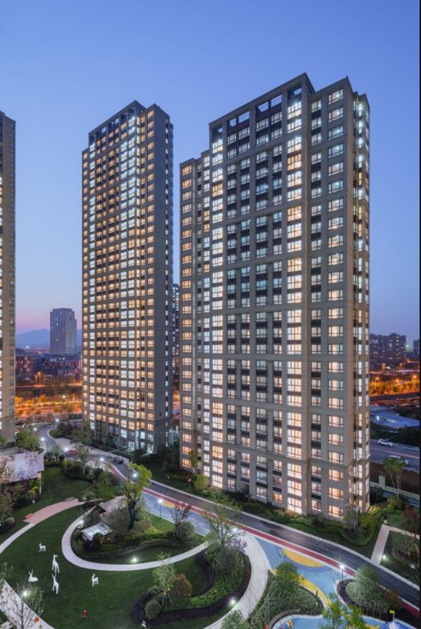 力小在左、莱爵在右熙悦为孩子预定高起点人生