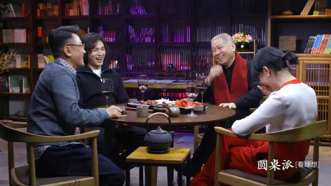 四个人坐在一起聊天的是什么节目,4个人坐在一起聊天的节目