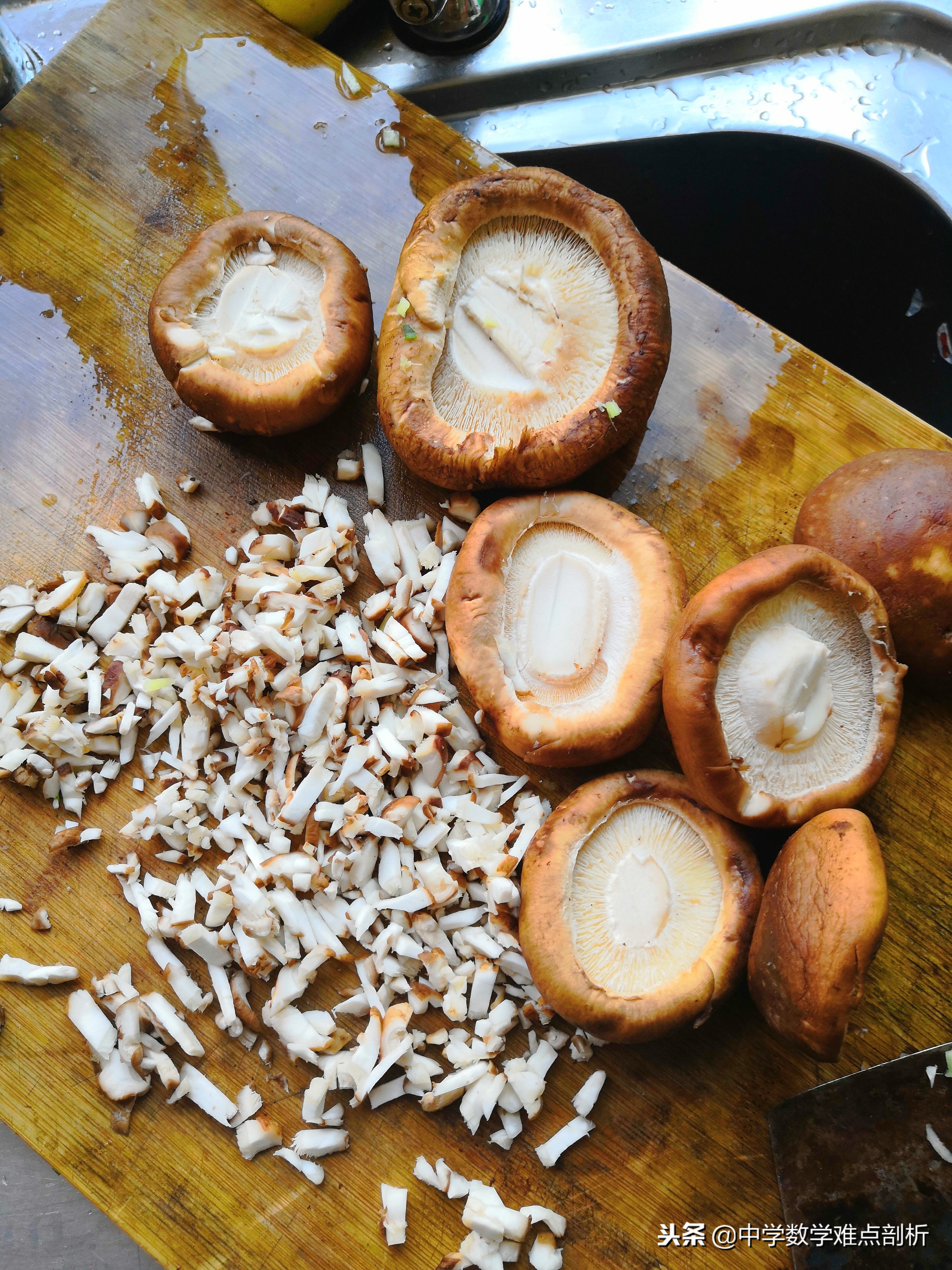 我是头条数学老师做菜最好的，厨师里面数学最好的，今天做狮子头