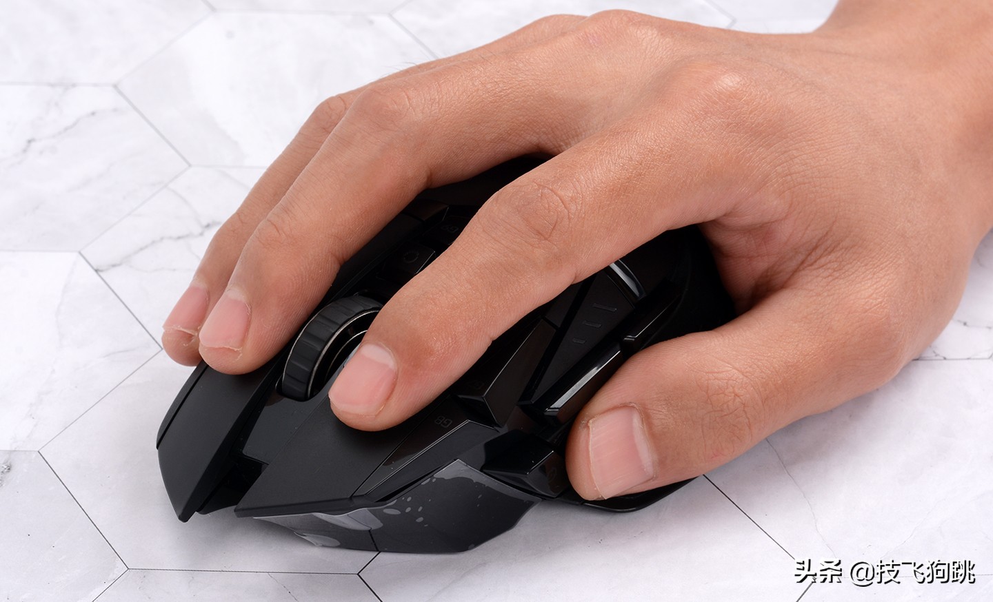 罗技g502lightspeed无线鼠标,打csgo鼠标dpi多少合适罗技g502