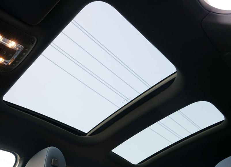 2023款奔驰a180l和宝马120i,奔驰a级180和200哪个更值得买