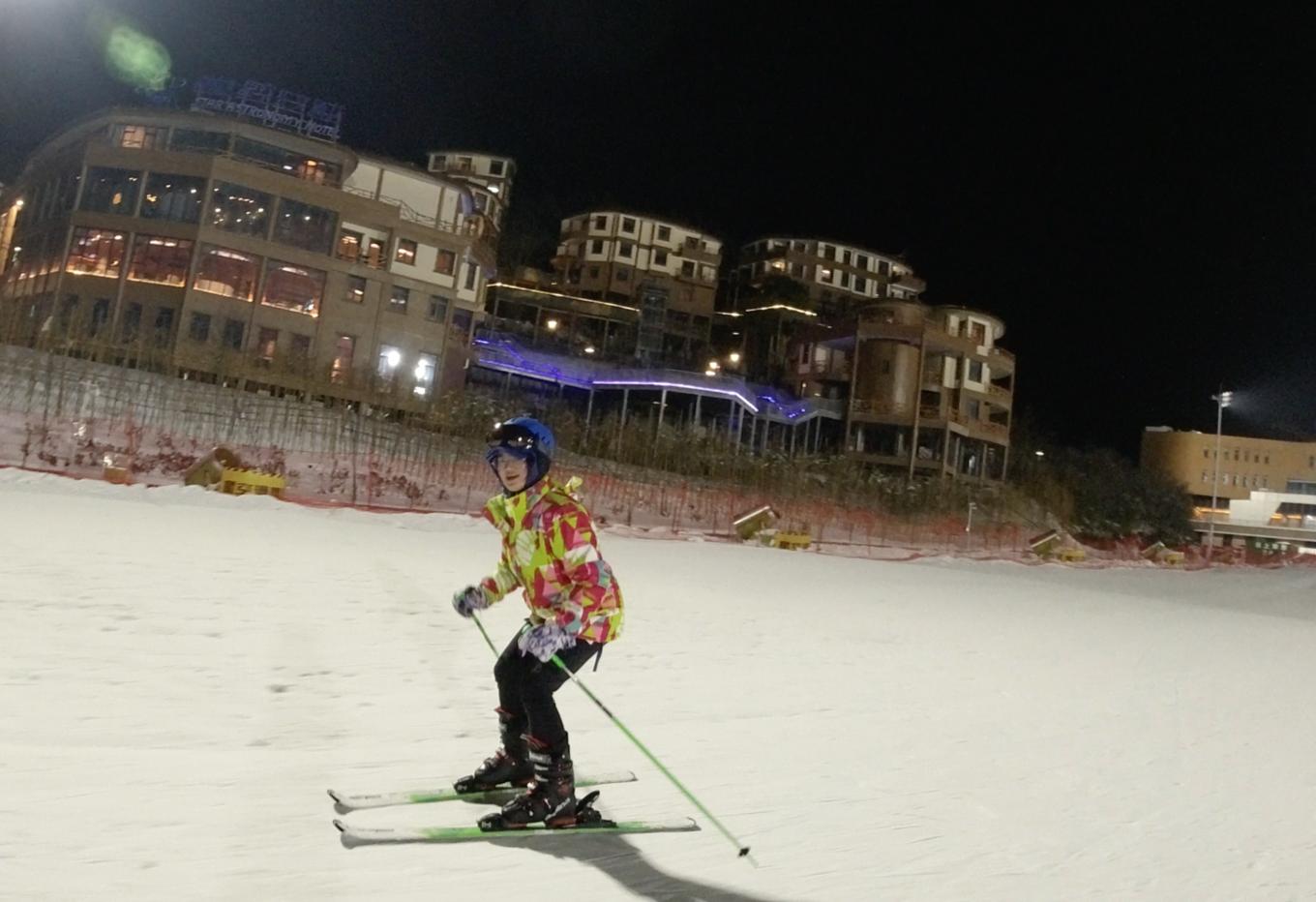 安吉云上草原滑雪场里的酒店,安吉云上草原滑雪场高级雪道索道