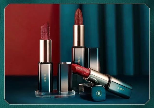 李佳琦捧火的花西子彩妆品牌，它的国潮风包装设计很赞！