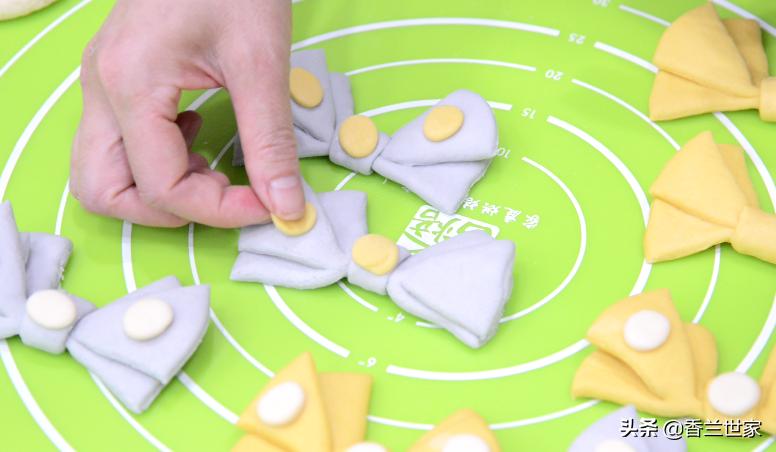 自然开花奶香开花馒头教程全过程,双层玫瑰花馒头教程全过程