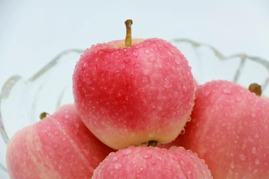 新鲜的嘎啦苹果又甜又脆,嘎啦果是酥脆还是脆甜