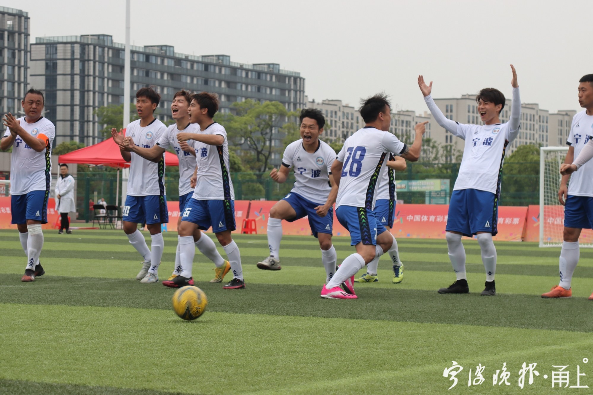 浙江宁波足球队夺冠,宁波足球小伙夺冠