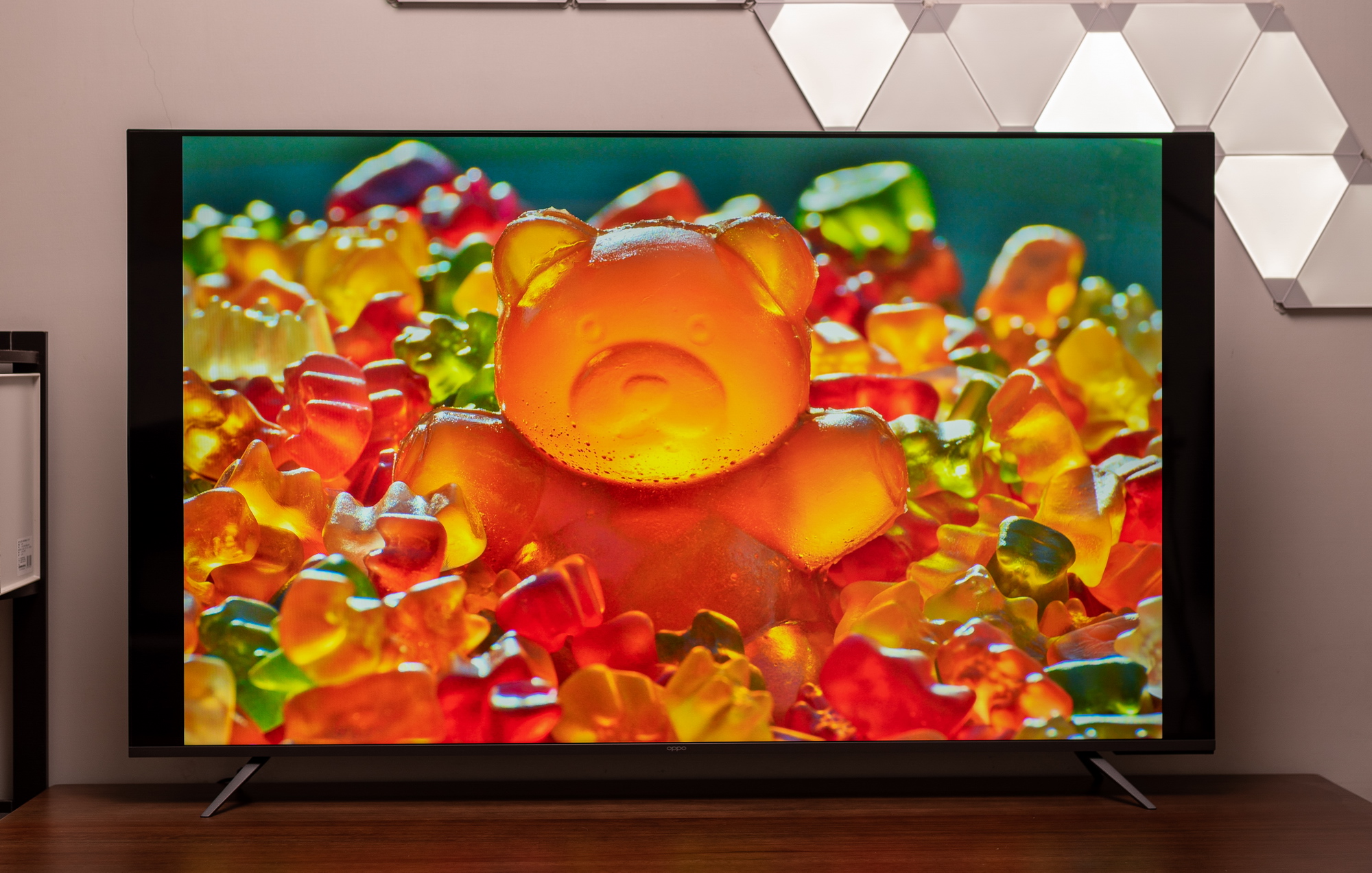 新电视装好之后要怎样才能开机,新电视到了怎么安装