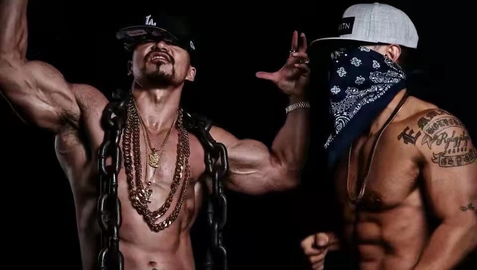 王巍疯狂的拳头,王巍健美秀肌肉