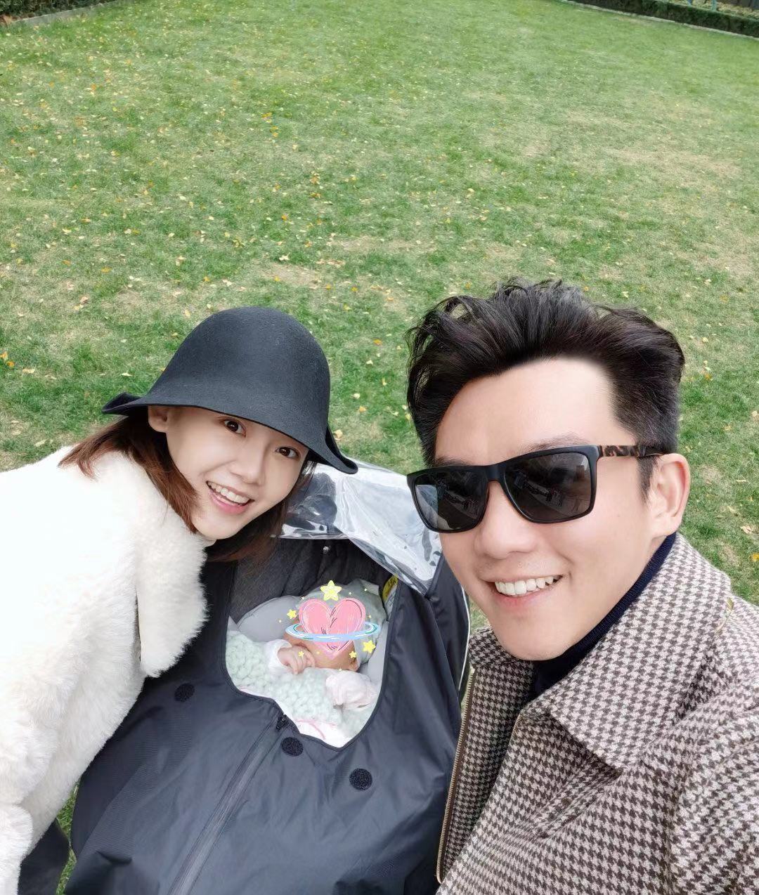 苗苗给郑恺裹毯子,苗苗给郑恺录视频