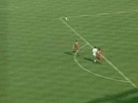 足球史上最全能支点中锋!他可以在中锋、前腰和边锋之间无缝衔接!