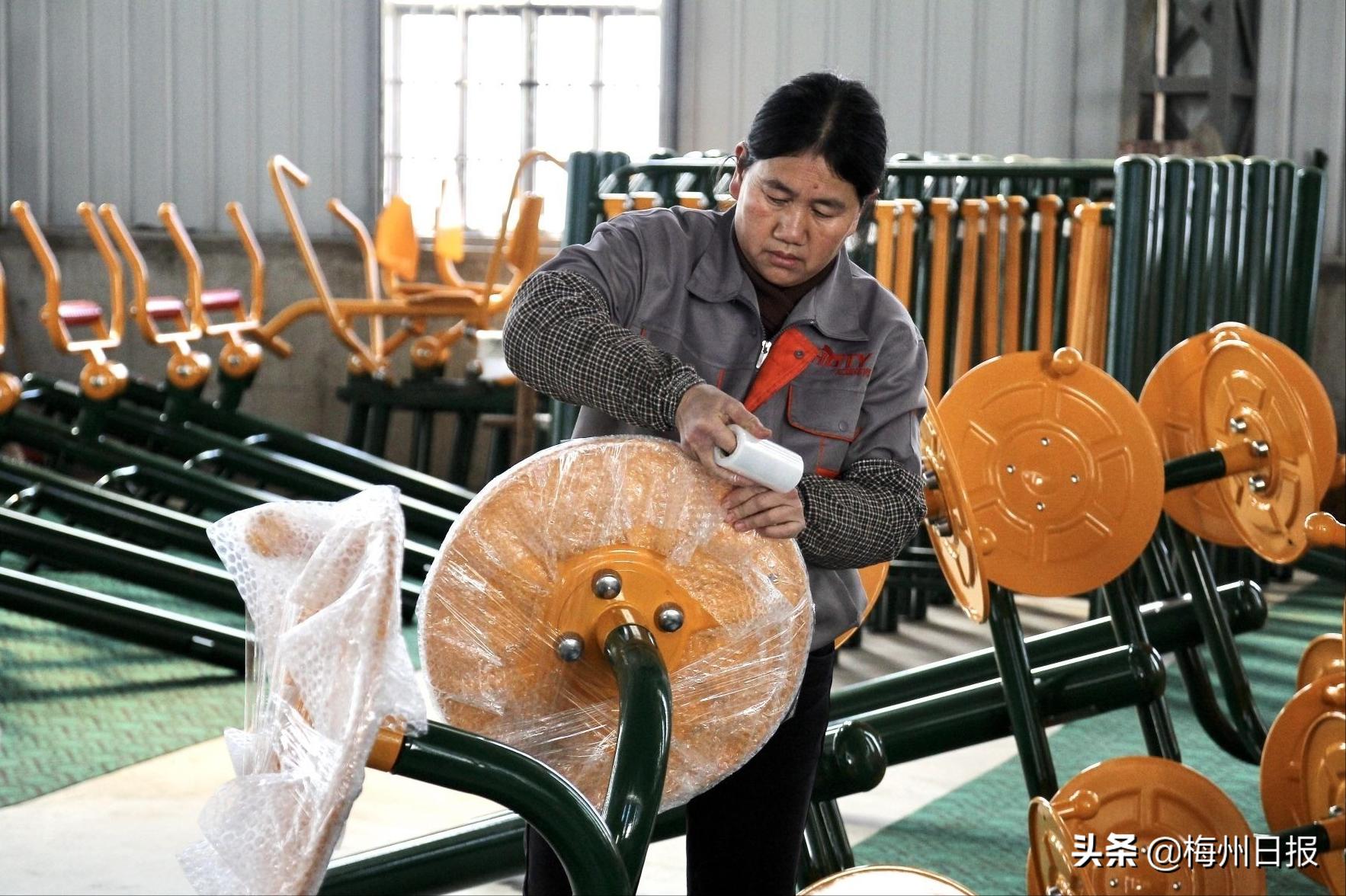 用足球点亮城市梦想,兴宁足球