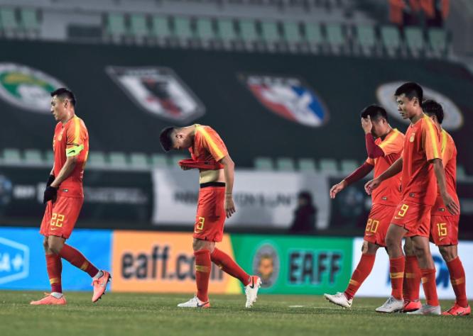 神操作！足协给李铁安排完助理教练，又要替李铁选队员