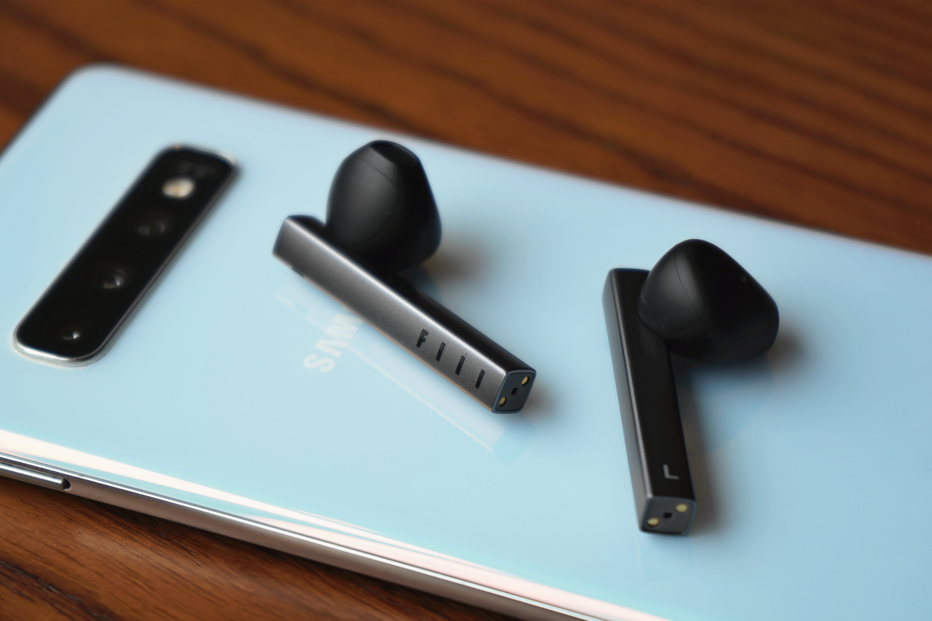 汪峰耳机fiil使用说明,汪峰耳机fiil能无线充电吗